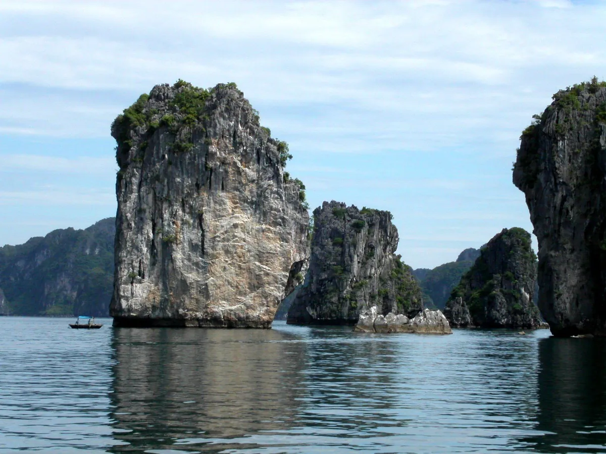 Cảnh quan ven biển và đô thị du lịch tại Quảng Ninh